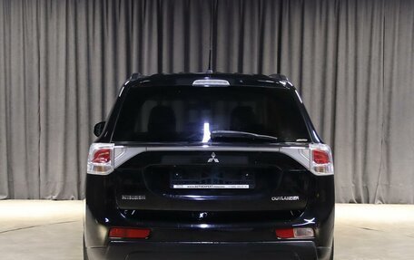 Mitsubishi Outlander III рестайлинг 3, 2014 год, 1 299 000 рублей, 5 фотография