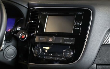 Mitsubishi Outlander III рестайлинг 3, 2014 год, 1 299 000 рублей, 10 фотография