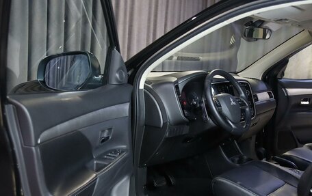 Mitsubishi Outlander III рестайлинг 3, 2014 год, 1 299 000 рублей, 9 фотография