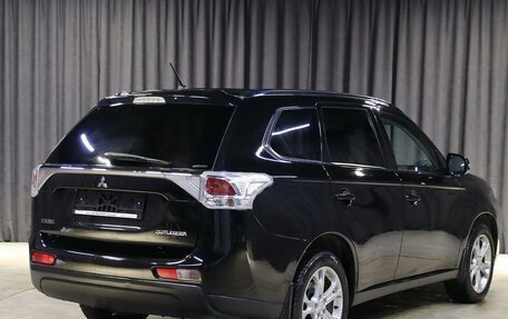 Mitsubishi Outlander III рестайлинг 3, 2014 год, 1 299 000 рублей, 6 фотография