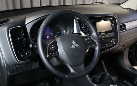 Mitsubishi Outlander III рестайлинг 3, 2014 год, 1 299 000 рублей, 11 фотография