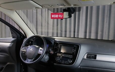 Mitsubishi Outlander III рестайлинг 3, 2014 год, 1 299 000 рублей, 7 фотография
