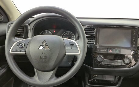 Mitsubishi Outlander III рестайлинг 3, 2022 год, 2 995 000 рублей, 8 фотография