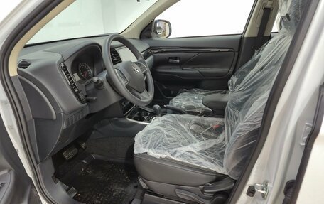 Mitsubishi Outlander III рестайлинг 3, 2022 год, 2 995 000 рублей, 6 фотография