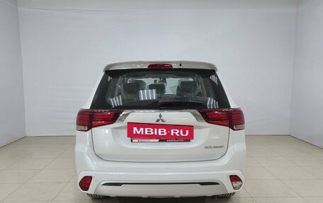 Mitsubishi Outlander III рестайлинг 3, 2022 год, 2 995 000 рублей, 2 фотография