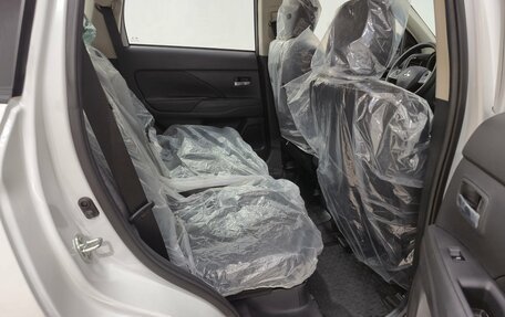 Mitsubishi Outlander III рестайлинг 3, 2022 год, 2 995 000 рублей, 12 фотография