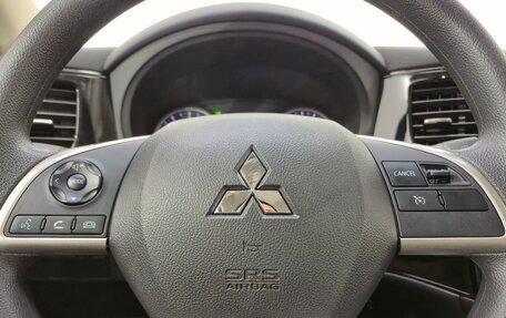 Mitsubishi Outlander III рестайлинг 3, 2022 год, 2 995 000 рублей, 19 фотография