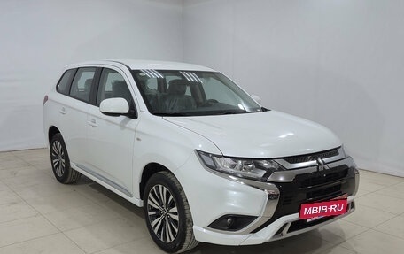 Mitsubishi Outlander III рестайлинг 3, 2022 год, 2 995 000 рублей, 23 фотография