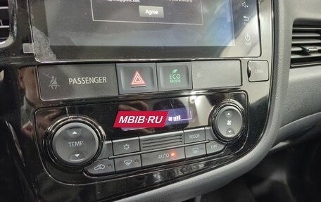 Mitsubishi Outlander III рестайлинг 3, 2022 год, 2 995 000 рублей, 16 фотография