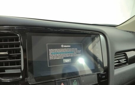 Mitsubishi Outlander III рестайлинг 3, 2022 год, 2 995 000 рублей, 14 фотография