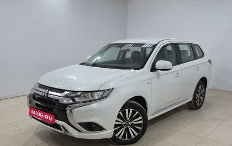 Mitsubishi Outlander III рестайлинг 3, 2022 год, 2 995 000 рублей, 21 фотография