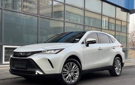 Toyota Harrier, 2021 год, 4 300 000 рублей, 2 фотография