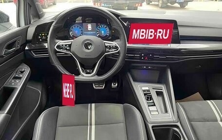 Volkswagen Golf VIII, 2022 год, 2 000 000 рублей, 12 фотография