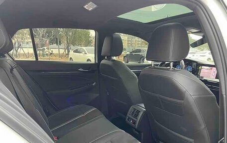 Volkswagen Golf VIII, 2022 год, 2 000 000 рублей, 24 фотография