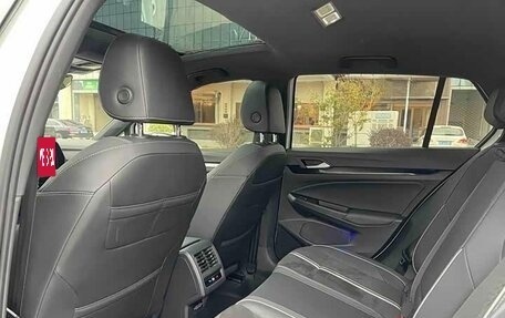 Volkswagen Golf VIII, 2022 год, 2 000 000 рублей, 23 фотография