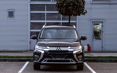 Mitsubishi Outlander III рестайлинг 3, 2021 год, 1 695 000 рублей, 2 фотография