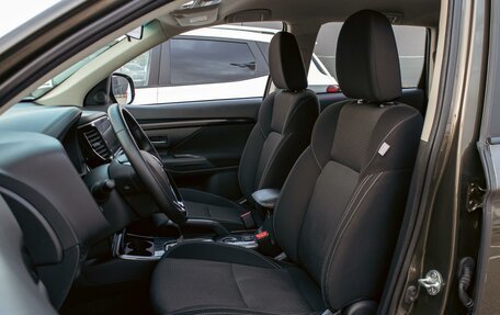 Mitsubishi Outlander III рестайлинг 3, 2021 год, 1 695 000 рублей, 11 фотография