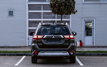 Mitsubishi Outlander III рестайлинг 3, 2021 год, 1 695 000 рублей, 5 фотография