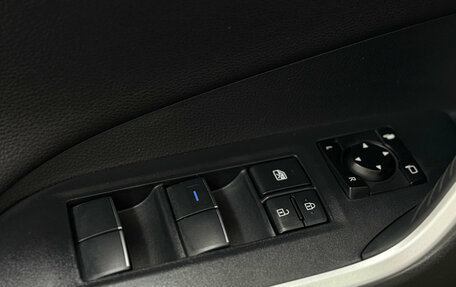 Toyota RAV4, 2020 год, 2 950 000 рублей, 11 фотография