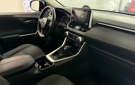 Toyota RAV4, 2020 год, 2 950 000 рублей, 18 фотография