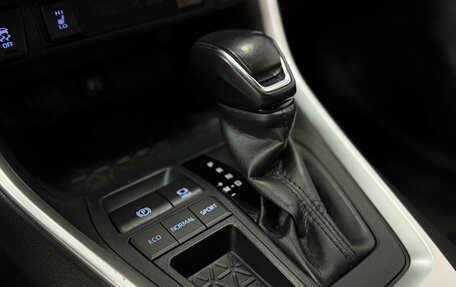 Toyota RAV4, 2020 год, 2 950 000 рублей, 15 фотография