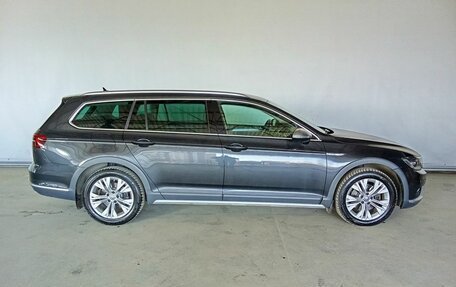 Volkswagen Passat B8 рестайлинг, 2018 год, 2 395 000 рублей, 7 фотография