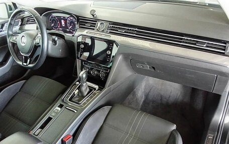 Volkswagen Passat B8 рестайлинг, 2018 год, 2 395 000 рублей, 9 фотография