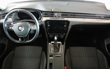 Volkswagen Passat B8 рестайлинг, 2018 год, 2 395 000 рублей, 11 фотография