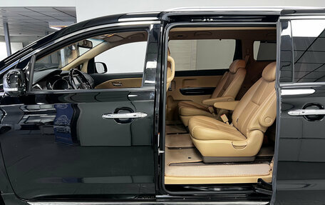 KIA Carnival III, 2018 год, 2 790 000 рублей, 19 фотография