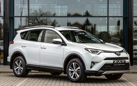 Toyota RAV4, 2019 год, 1 995 000 рублей, 3 фотография