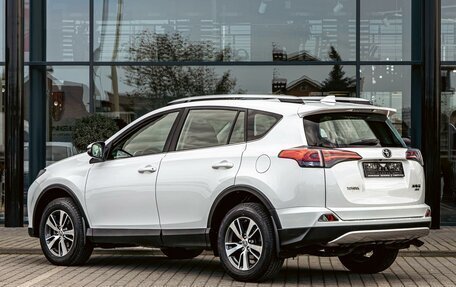 Toyota RAV4, 2019 год, 1 995 000 рублей, 4 фотография