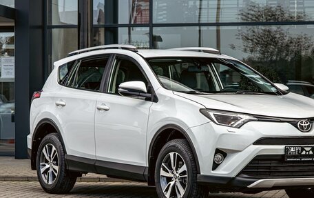 Toyota RAV4, 2019 год, 1 995 000 рублей, 7 фотография