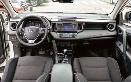 Toyota RAV4, 2019 год, 1 995 000 рублей, 15 фотография