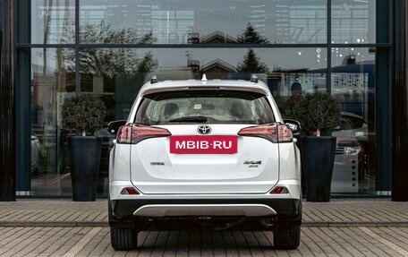 Toyota RAV4, 2019 год, 1 995 000 рублей, 5 фотография