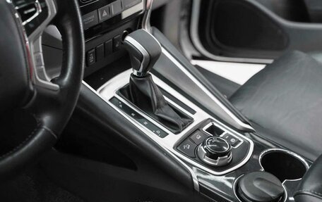 Mitsubishi Pajero Sport III рестайлинг, 2018 год, 2 790 000 рублей, 10 фотография