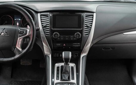 Mitsubishi Pajero Sport III рестайлинг, 2018 год, 2 790 000 рублей, 8 фотография