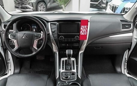 Mitsubishi Pajero Sport III рестайлинг, 2018 год, 2 790 000 рублей, 9 фотография