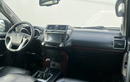 Toyota Land Cruiser Prado 150 рестайлинг 2, 2017 год, 3 200 000 рублей, 14 фотография
