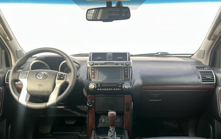 Toyota Land Cruiser Prado 150 рестайлинг 2, 2017 год, 3 200 000 рублей, 15 фотография