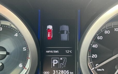 Toyota Land Cruiser Prado 150 рестайлинг 2, 2017 год, 3 200 000 рублей, 13 фотография