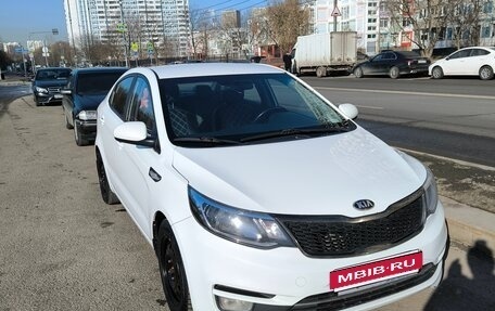 KIA Rio III рестайлинг, 2016 год, 975 000 рублей, 5 фотография