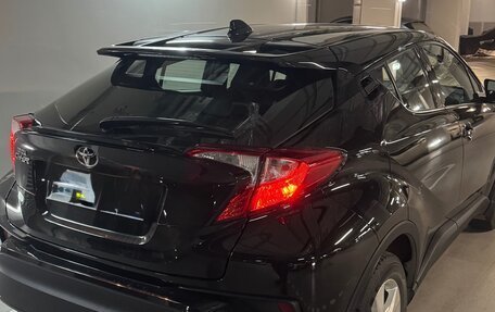 Toyota C-HR I рестайлинг, 2018 год, 2 500 000 рублей, 3 фотография