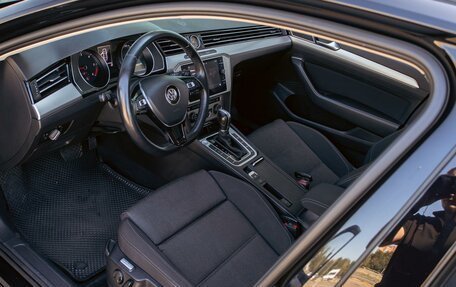 Volkswagen Passat B8 рестайлинг, 2018 год, 1 815 000 рублей, 13 фотография