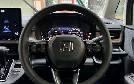 Honda Stepwgn, 2023 год, 2 400 000 рублей, 8 фотография