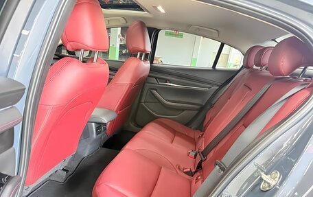 Mazda 3, 2022 год, 2 250 000 рублей, 11 фотография