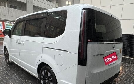 Honda Stepwgn, 2023 год, 2 600 000 рублей, 5 фотография