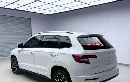 Skoda Karoq I, 2022 год, 1 720 000 рублей, 6 фотография
