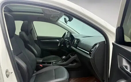 Skoda Karoq I, 2022 год, 1 720 000 рублей, 8 фотография