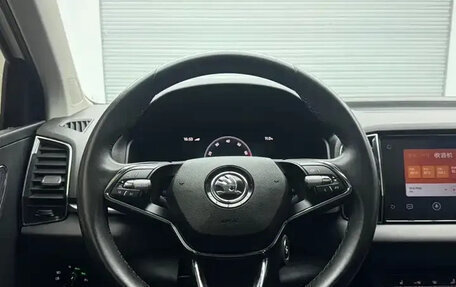 Skoda Karoq I, 2022 год, 1 720 000 рублей, 16 фотография