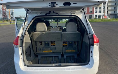 Toyota Sienna III, 2011 год, 1 999 999 рублей, 1 фотография